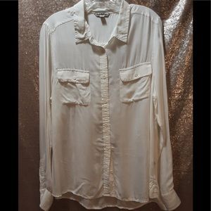 AEO Women’s Woven Long Sleeved Button Down